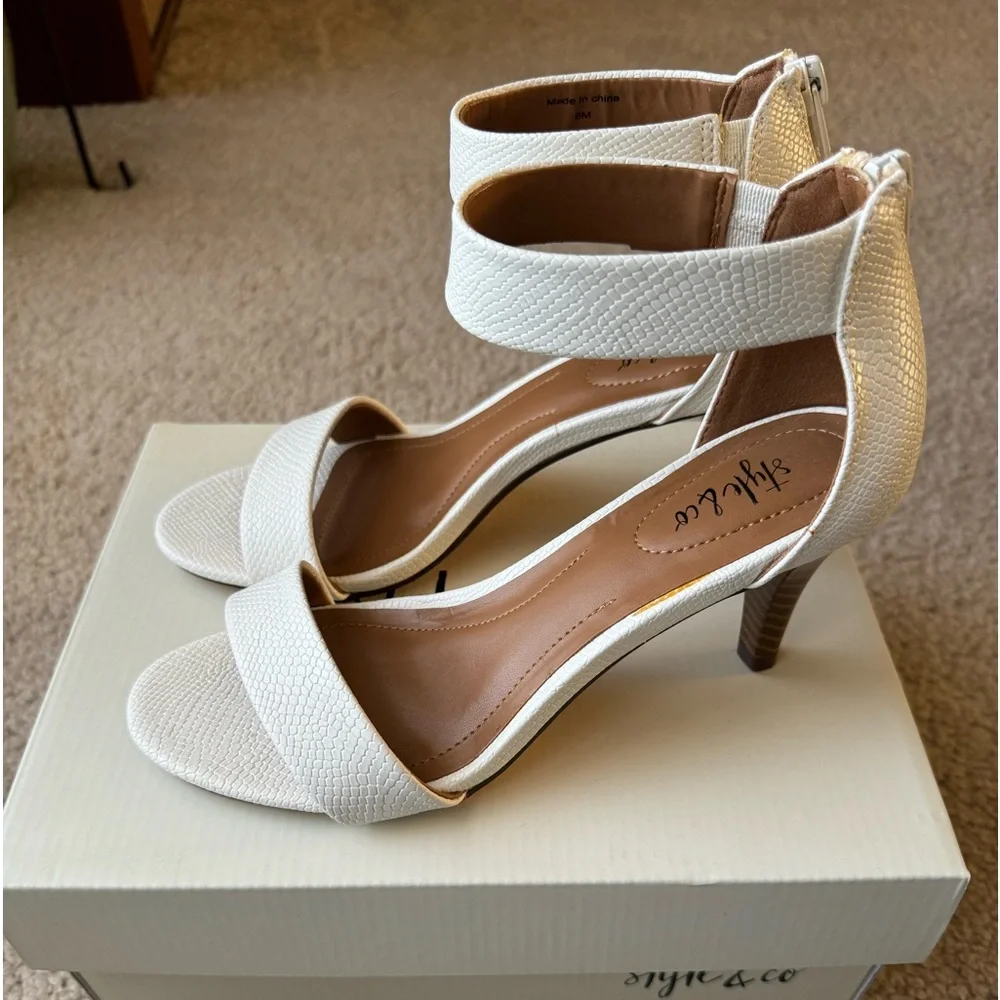 Style & Co White strappy Heel - Size 6 - Picture 1 of 4